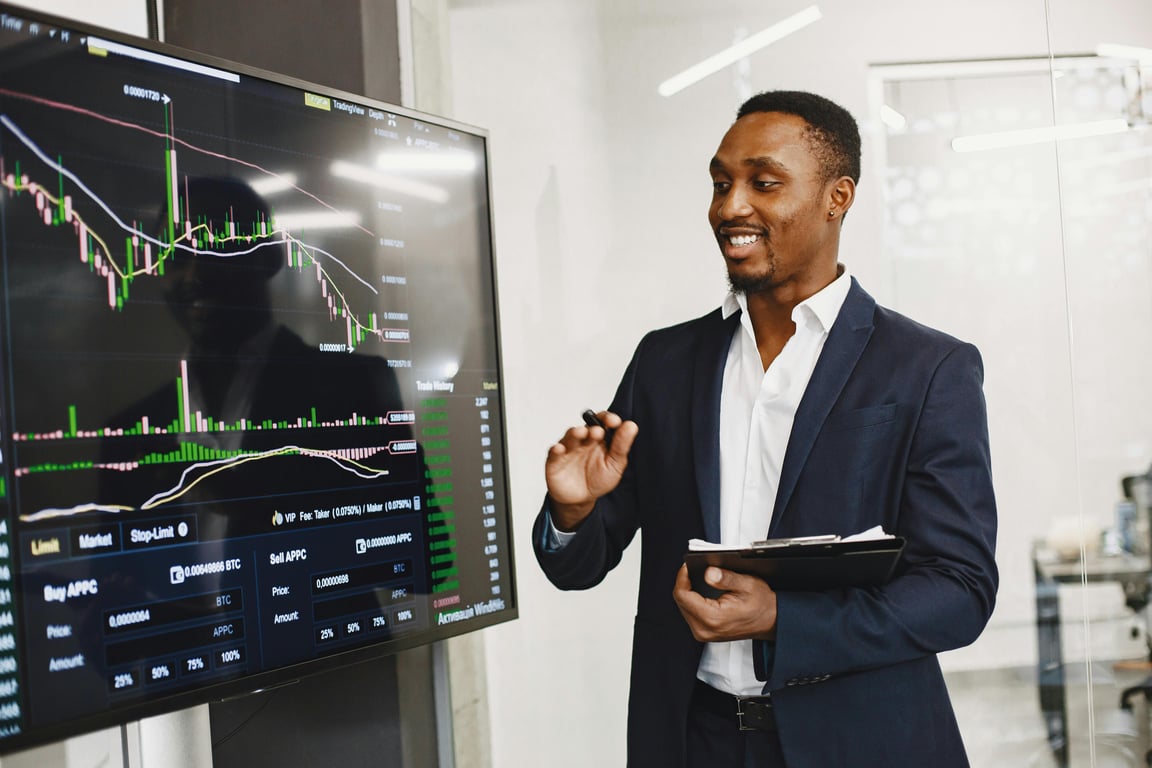 Investment Mastery: Merging Time-Tested Strategies with Cutting-Edge Insights