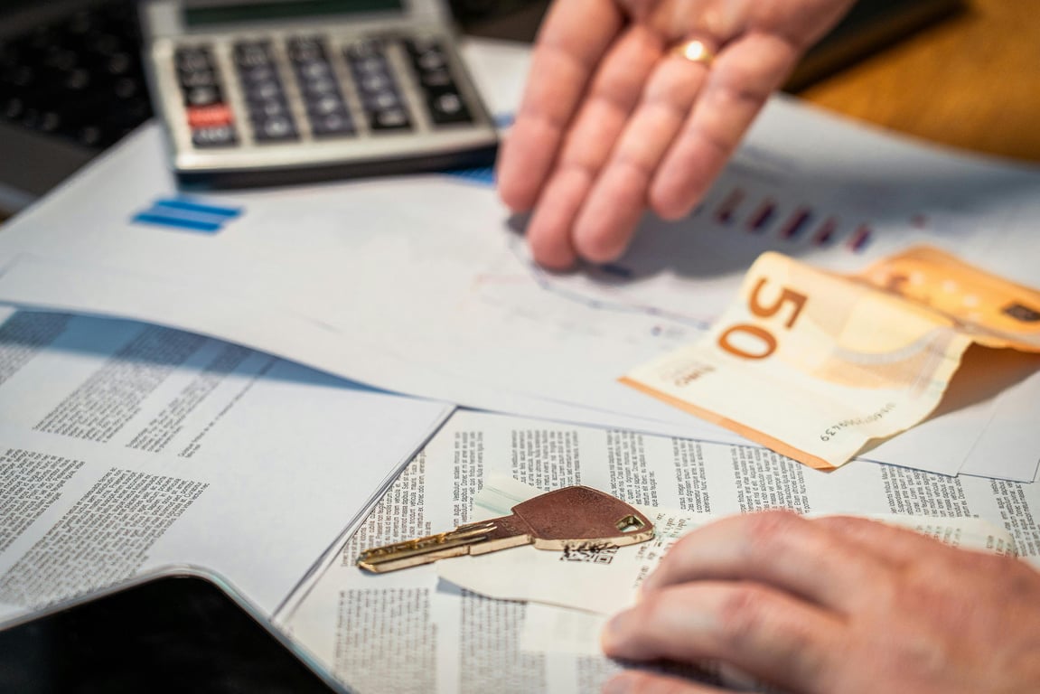 Choosing Between Debt Snowball and Avalanche: Find Your Perfect Payoff Strategy