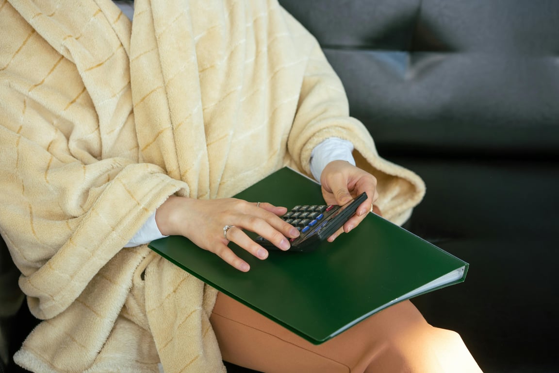 Stay Financially Grounded with a Personalized Budget Calendar System