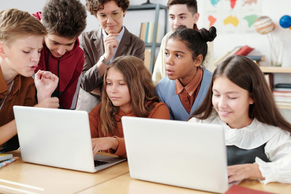 Affordable Paths to Owning a MacBook Pro: Scholarships and Discounts for Students