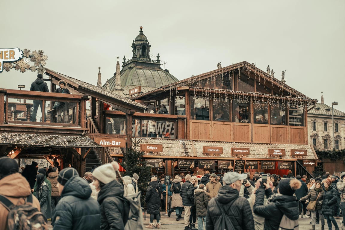 Earn Rewards While Traveling and Shopping with These Cashback Tips