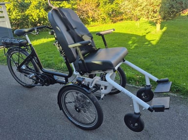 Ensemble, offrons des balades à vélo à mes 3 garçons.