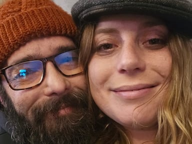 1 de coup de main pour Séraf et Josh  pour des billets d'avion