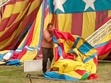En soutien au cirque Hartini