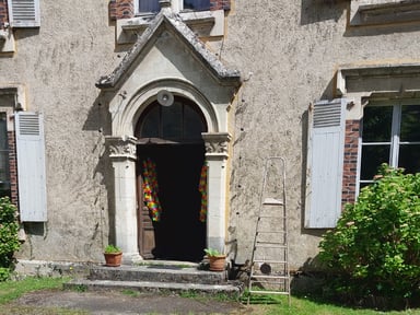 Chez Marthe et Marie.  Café solidaire et chrétien.