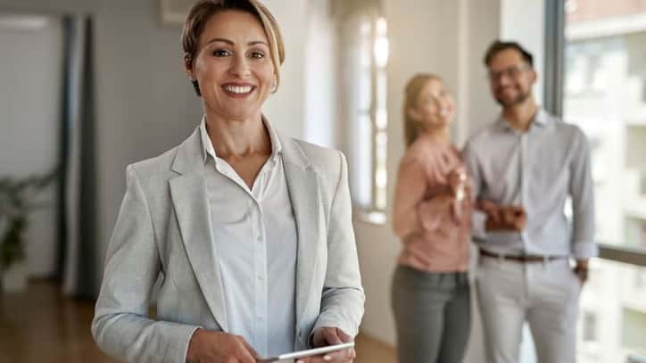 Quel est le salaire net d’un agent immobilier par mois ?
