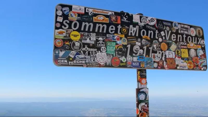 Le panneau du sommet du Ventoux fait peau neuve