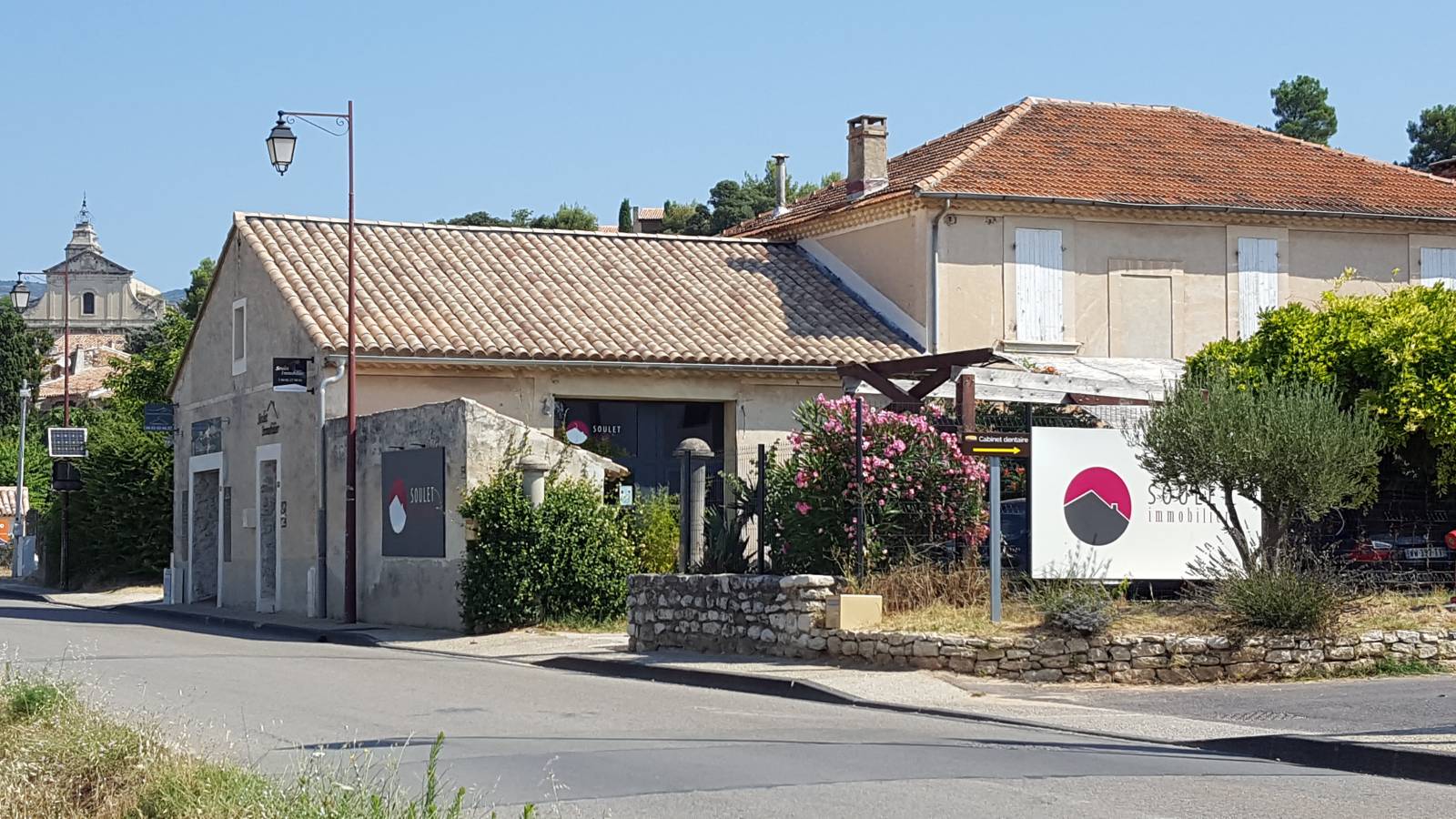 La vitrine de l'agence Soulet Immobilier à Bédoin