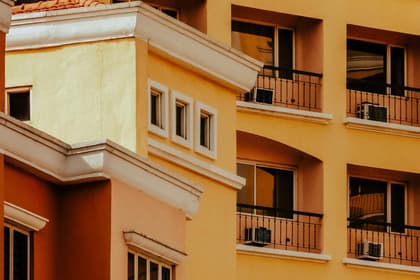 Les 5 problèmes cachés à vérifier avant d'acheter une copropriété des années 70 à Saint-Maur