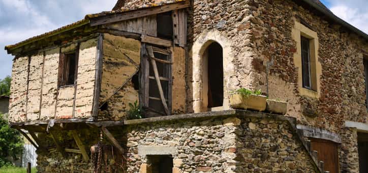 Vendre une maison ancienne à Châtel-Guyon : le guide complet des diagnostics immobiliers