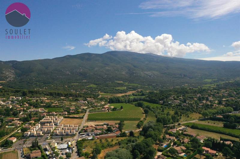Vue aérienne d'une propriété en campagne provençale
