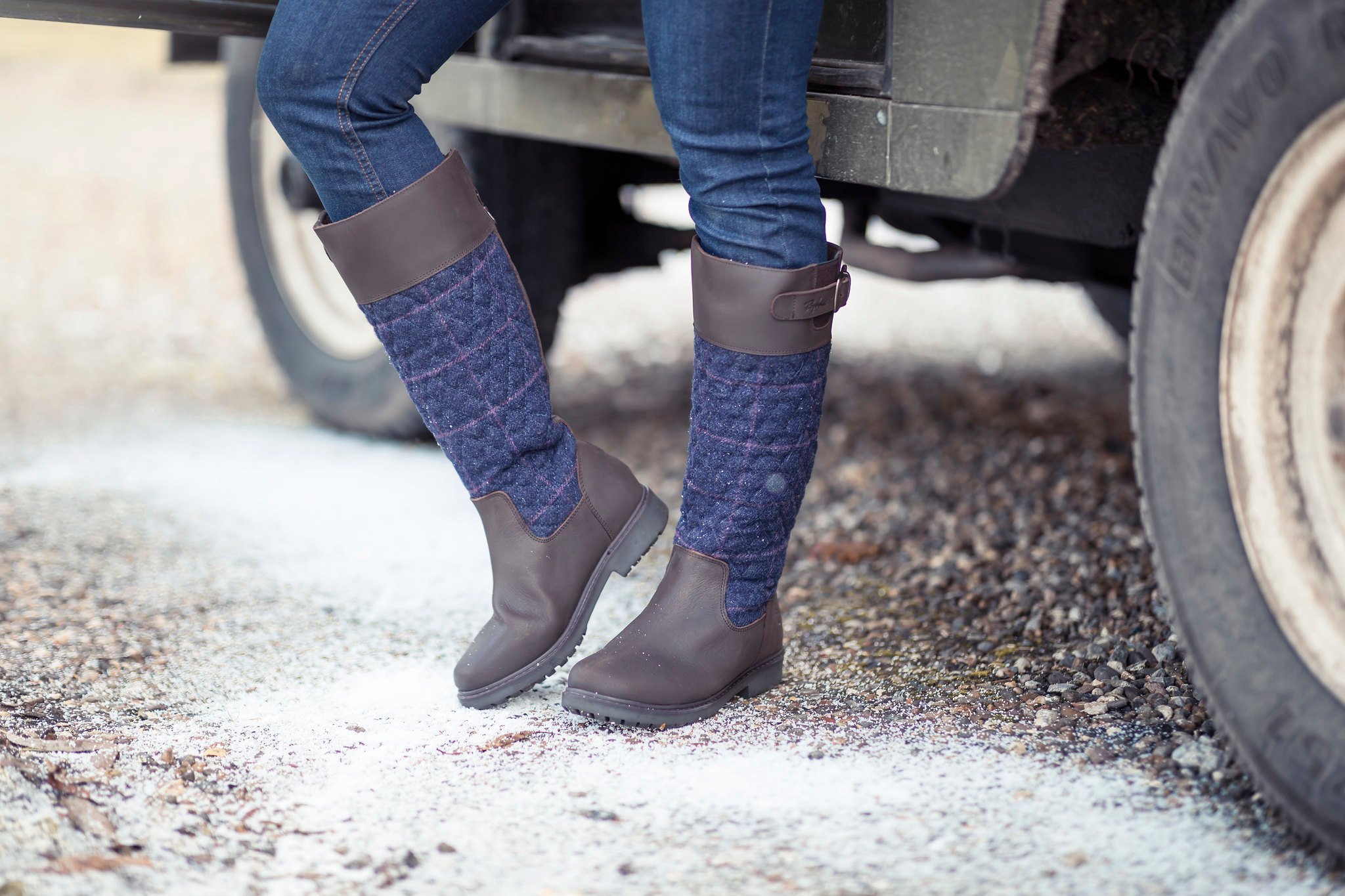 Stiefel aus Leder und Tweed