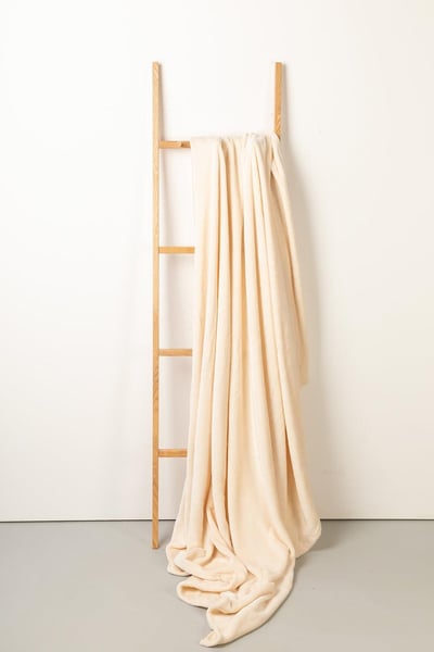 Cowlam Plush Fleece Throw - Cream