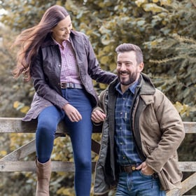 What to Wear to the Pub: 10+ Ideas for Ladies & Gents