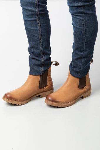 Tan chelsea hotsell boots outfit