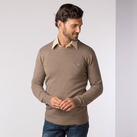 How to Wear a Shirt Under a Jumper (Without the Bulk)