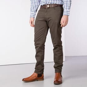 So messen Sie Hosen aus, um die perfekte Passform zu erhalten