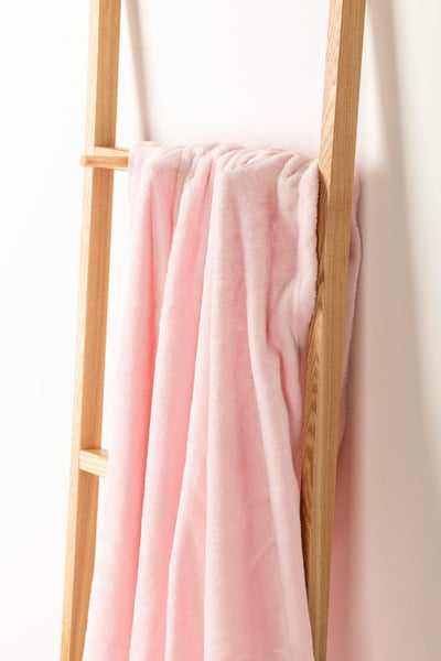 Cowlam Plush Fleece Throw - Pink