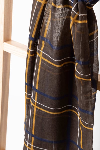 Karierter, fließender Damenschal - Polly - Rinde