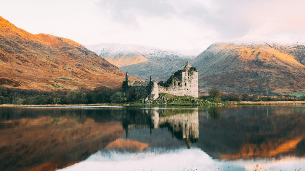 Ein Schloss in den schottischen Highlands