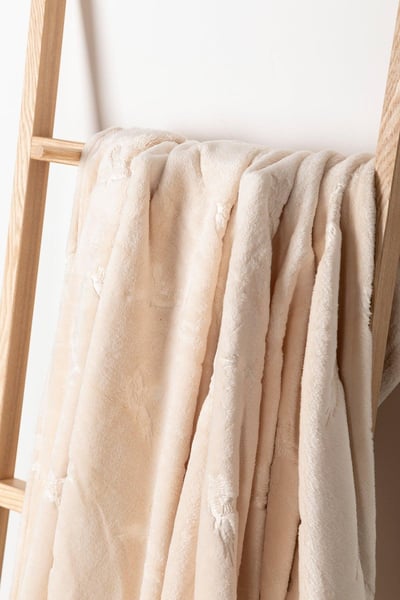 Cowlam Patterned Plush Fleece Throw - Cream