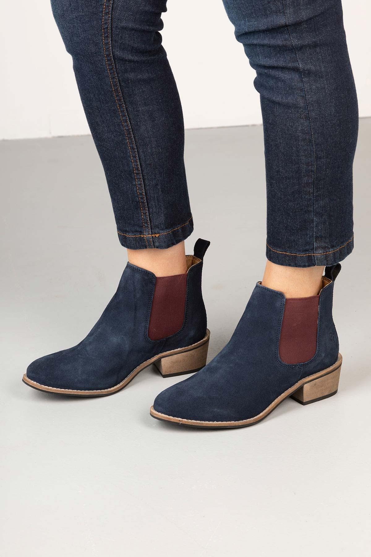 heeled chelsea boots