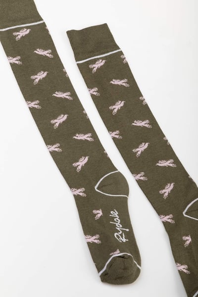 Knielange Damensocken mit fliegendem Fasan - Olive