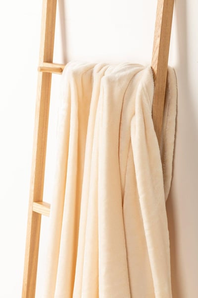 Cowlam Plush Fleece Throw - Cream