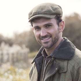 Wie man eine Schiebermütze trägt (und so cool aussieht wie David Beckham)