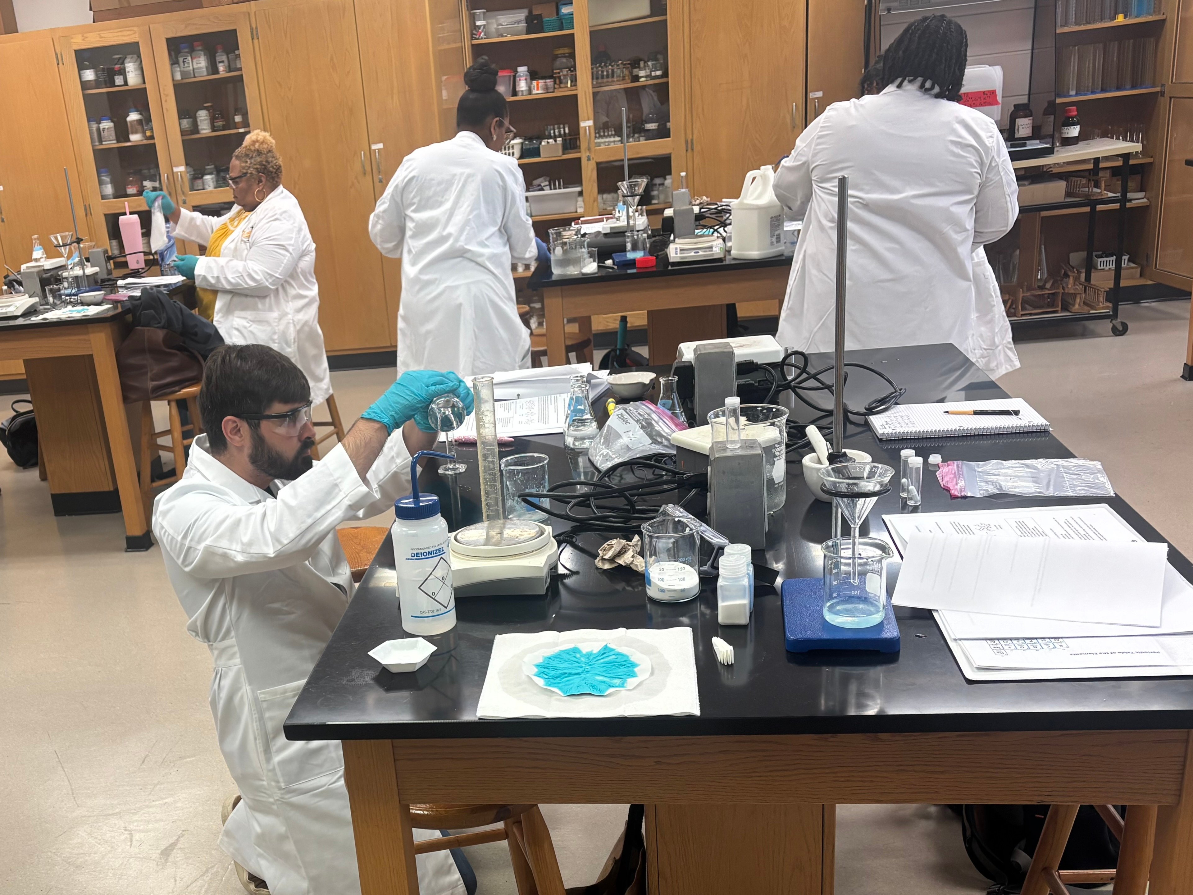 High school chemistry teachers dive into hands-on experiments during the recent PREM teacher-training program at Xavier University of Louisiana.
Image courtesy of Xavier University of Louisiana.