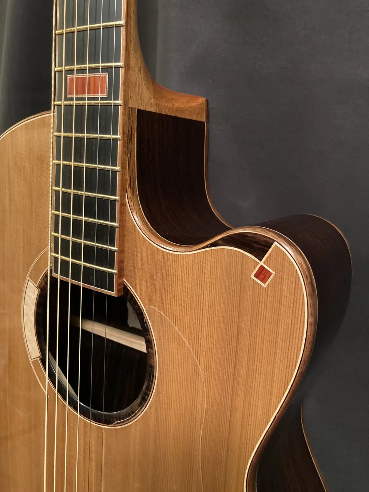 Guitar No. 030, featuring an experimental cylindrical back radius