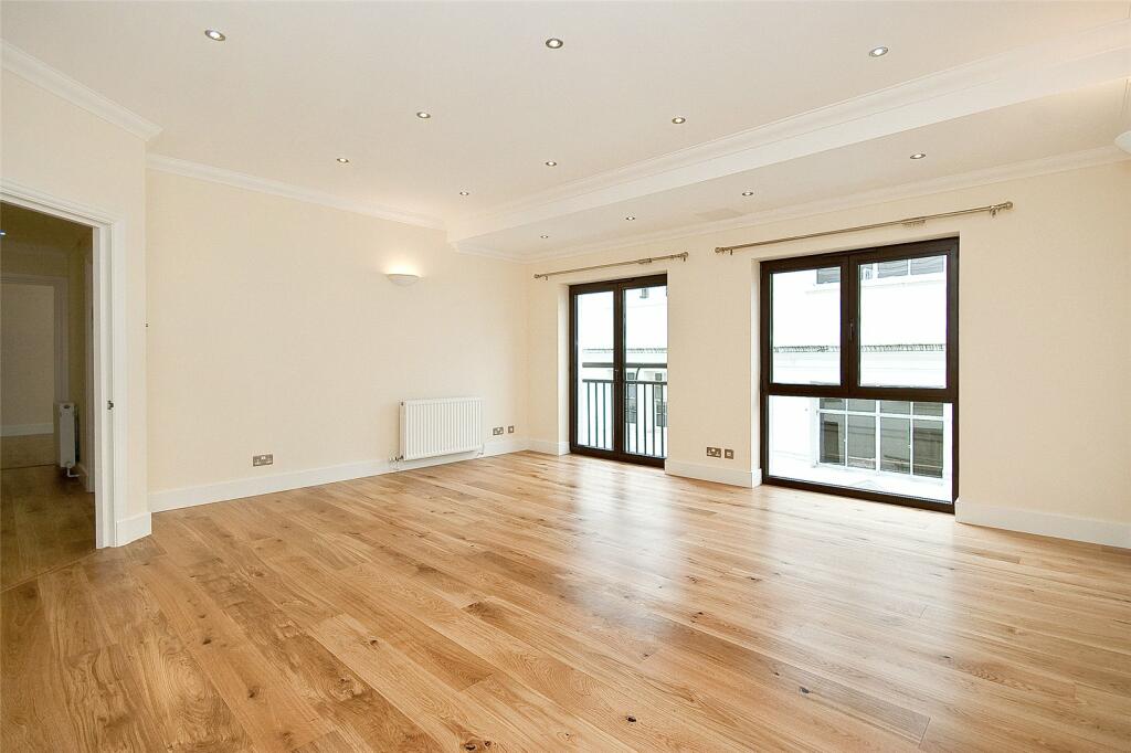 2 Bed Within a Complex, Flat