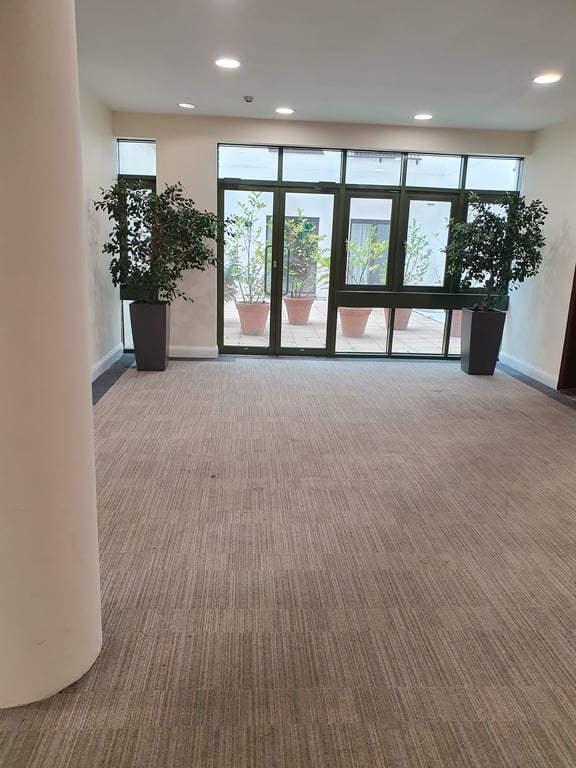 2 Bed Within a Complex, Flat