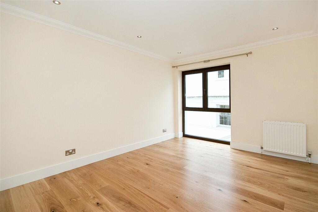 2 Bed Within a Complex, Flat