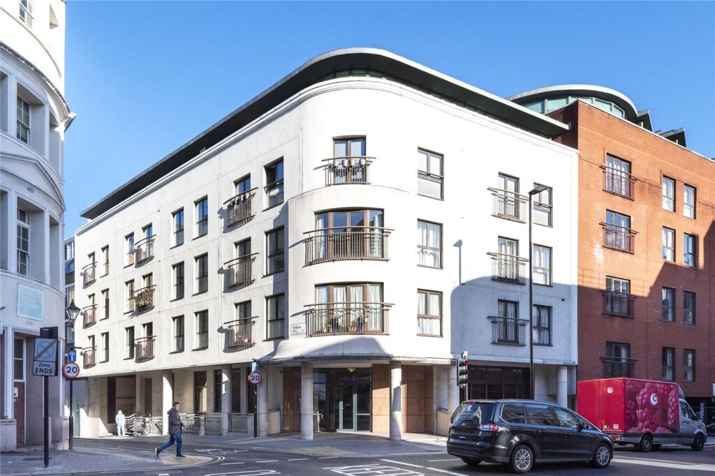 2 Bed Within a Complex, Flat