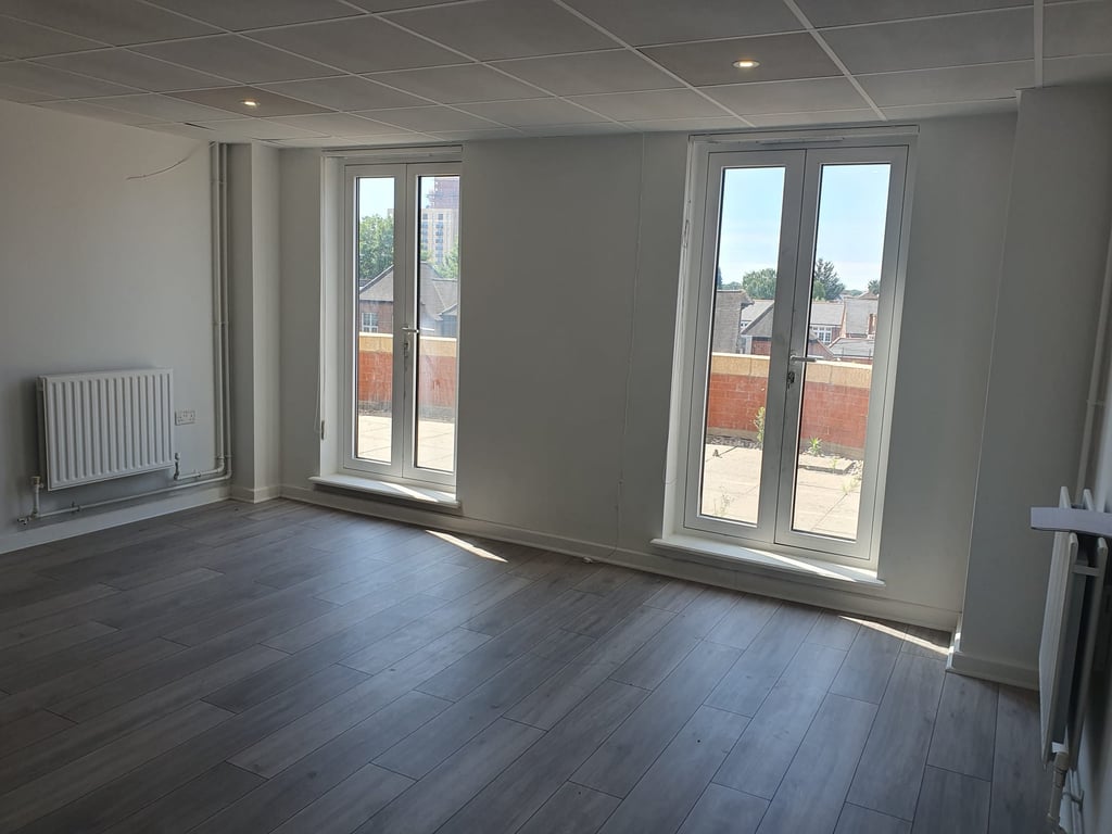 2 Bed Within a Complex, Flat