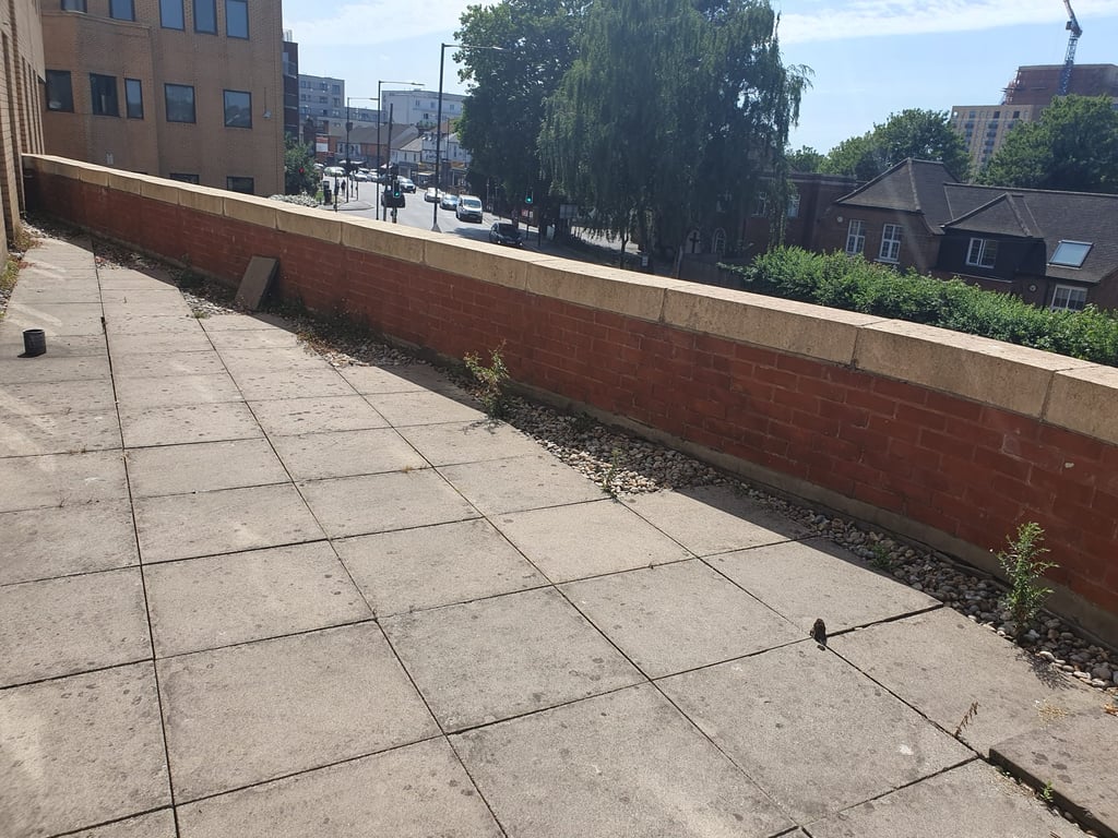 2 Bed Within a Complex, Flat