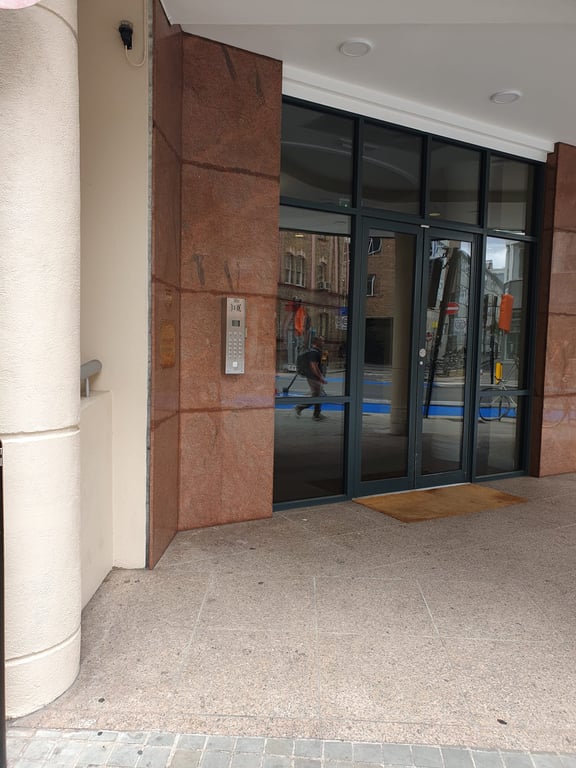 2 Bed Within a Complex, Flat