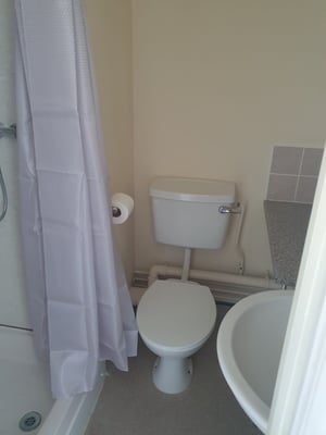 {"alt":"En suite shower room","description":"En suite shower room","cloudflareImageId":"78e4c29e-5487-40c4-257e-************","filename":"78e4c29e-5487-40c4-257e-************"}