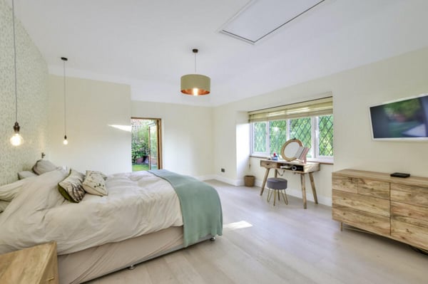 {"alt":"Master Bedroom","description":"Master Bedroom","cloudflareImageId":"7d2a44f9-d74f-45a1-cb94-c2d6c134d100","filename":"bed1.jpg"}