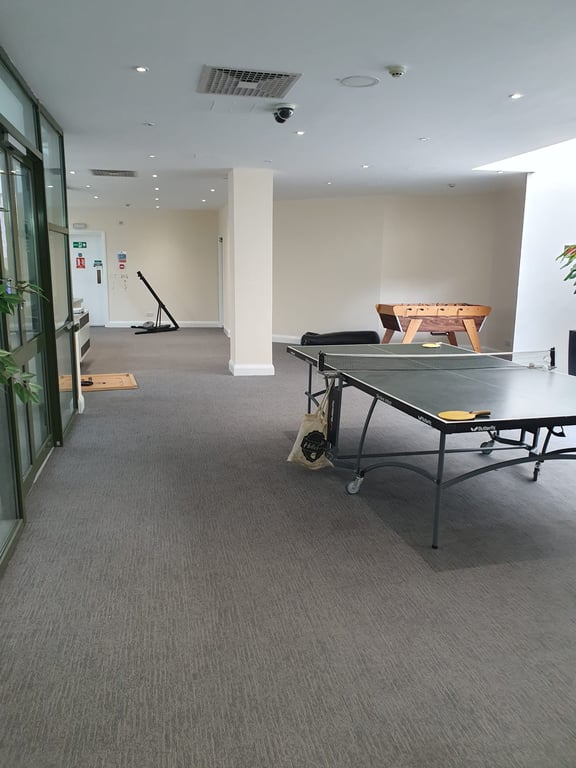 2 Bed Within a Complex, Flat