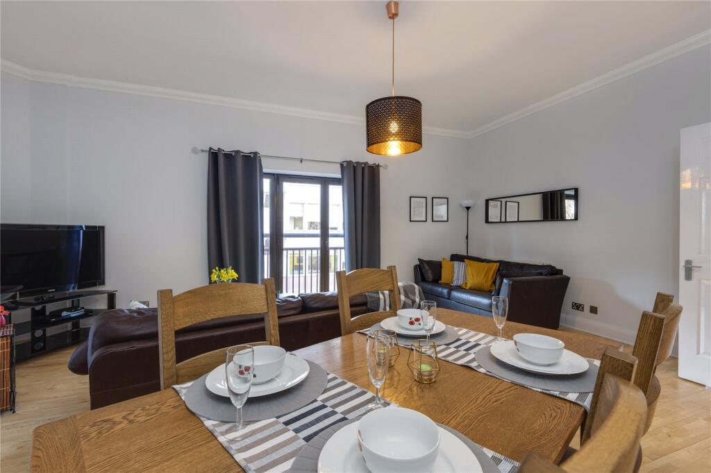 2 Bed Within a Complex, Flat