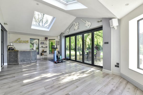 {"alt":"Sun Room / Entertainment Space","description":"Sun Room / Entertainment Space","cloudflareImageId":"ecb9d6b2-7e63-435f-0088-0f3a9e867500","filename":"party space.jpg"}