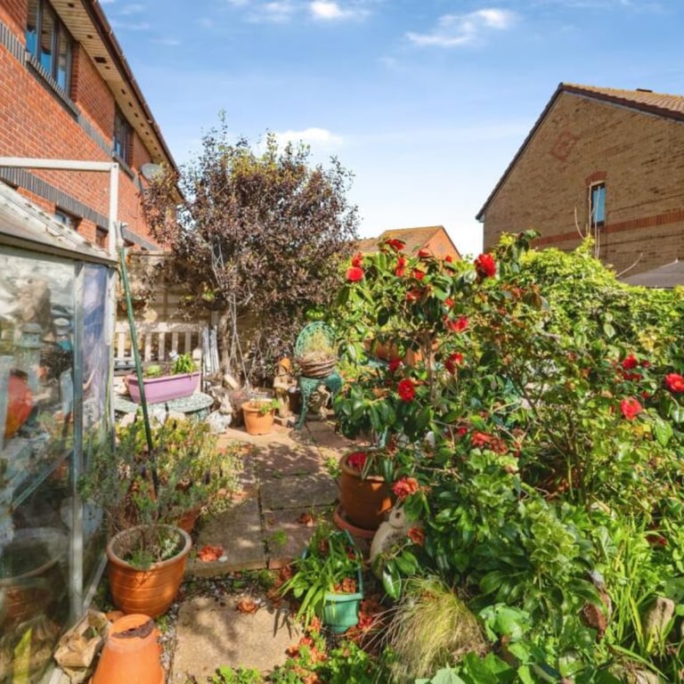 1 Bed Maisonette, Flat