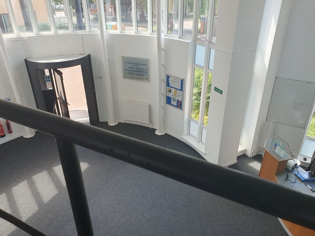 2 Bed Within a Complex, Flat