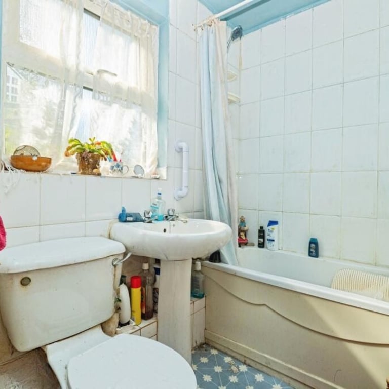 1 Bed Maisonette, Flat