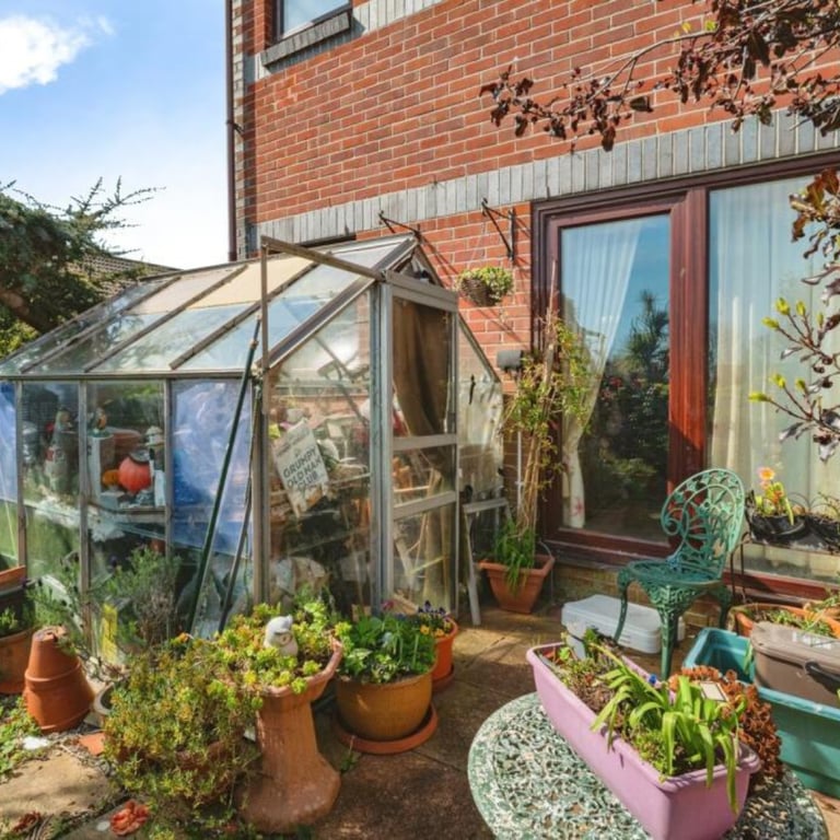 1 Bed Maisonette, Flat