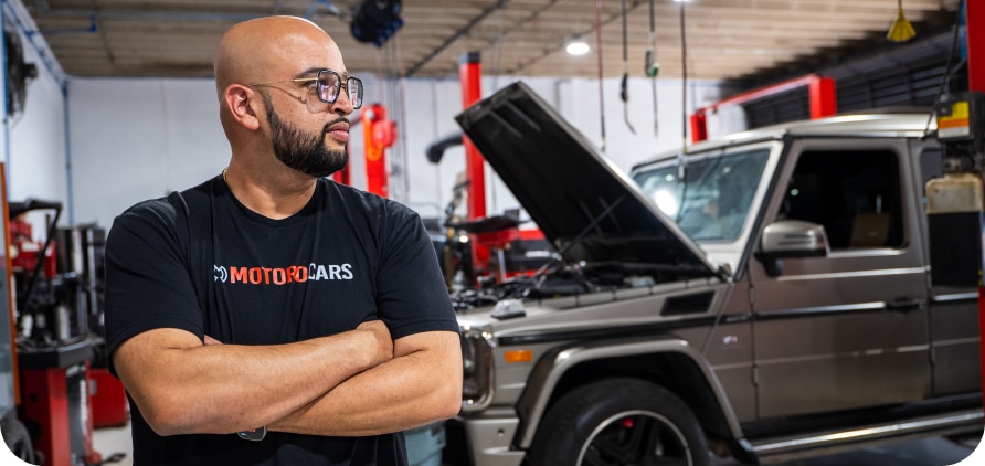 Motoro Cars technician