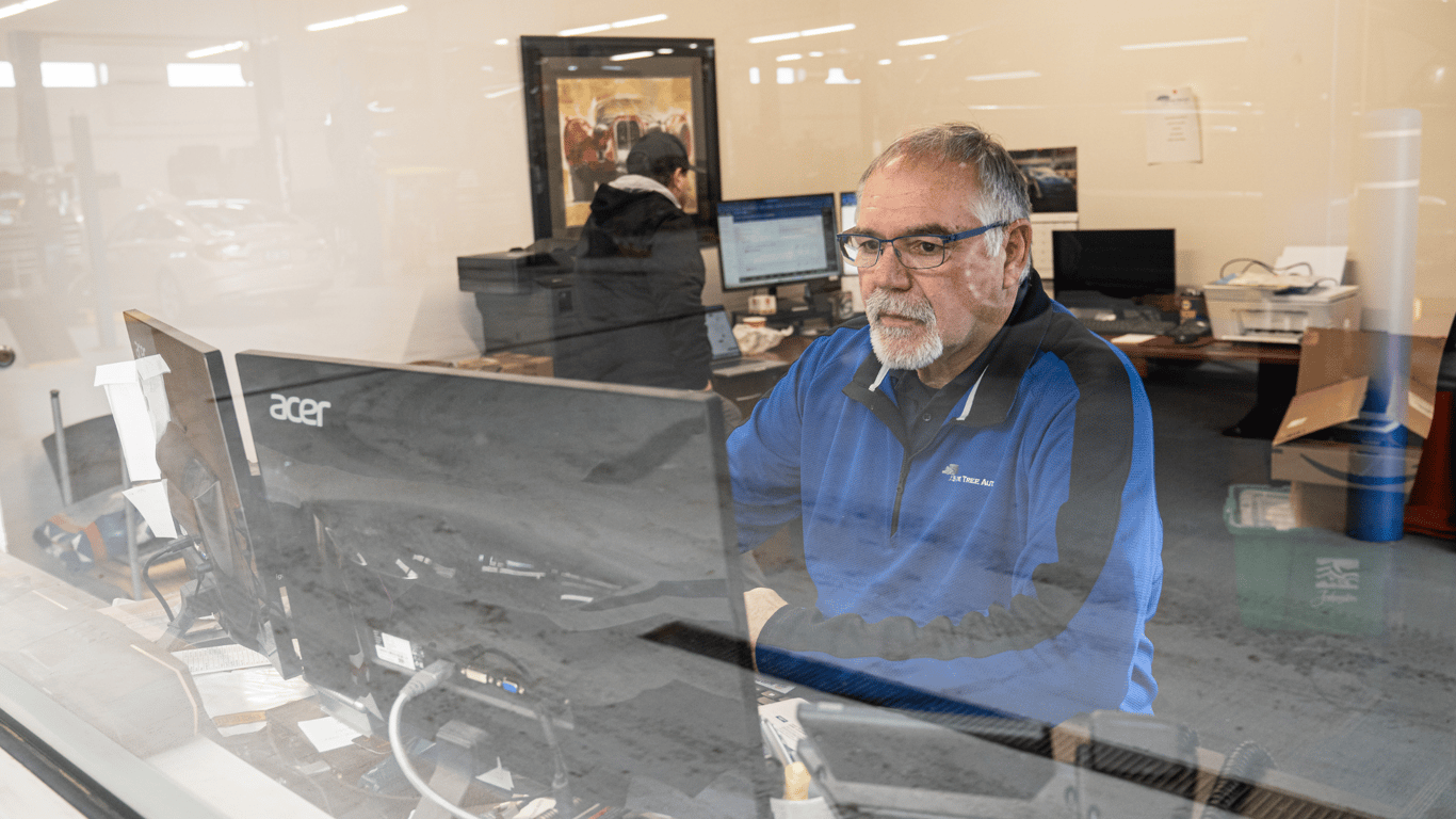 Should your auto shop hire another service advisor?
