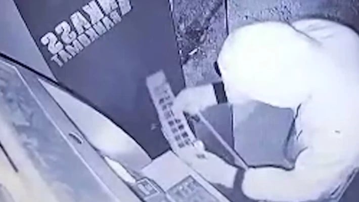 В Гулистанском районе 18-летний парень пытался ограбить банкомат